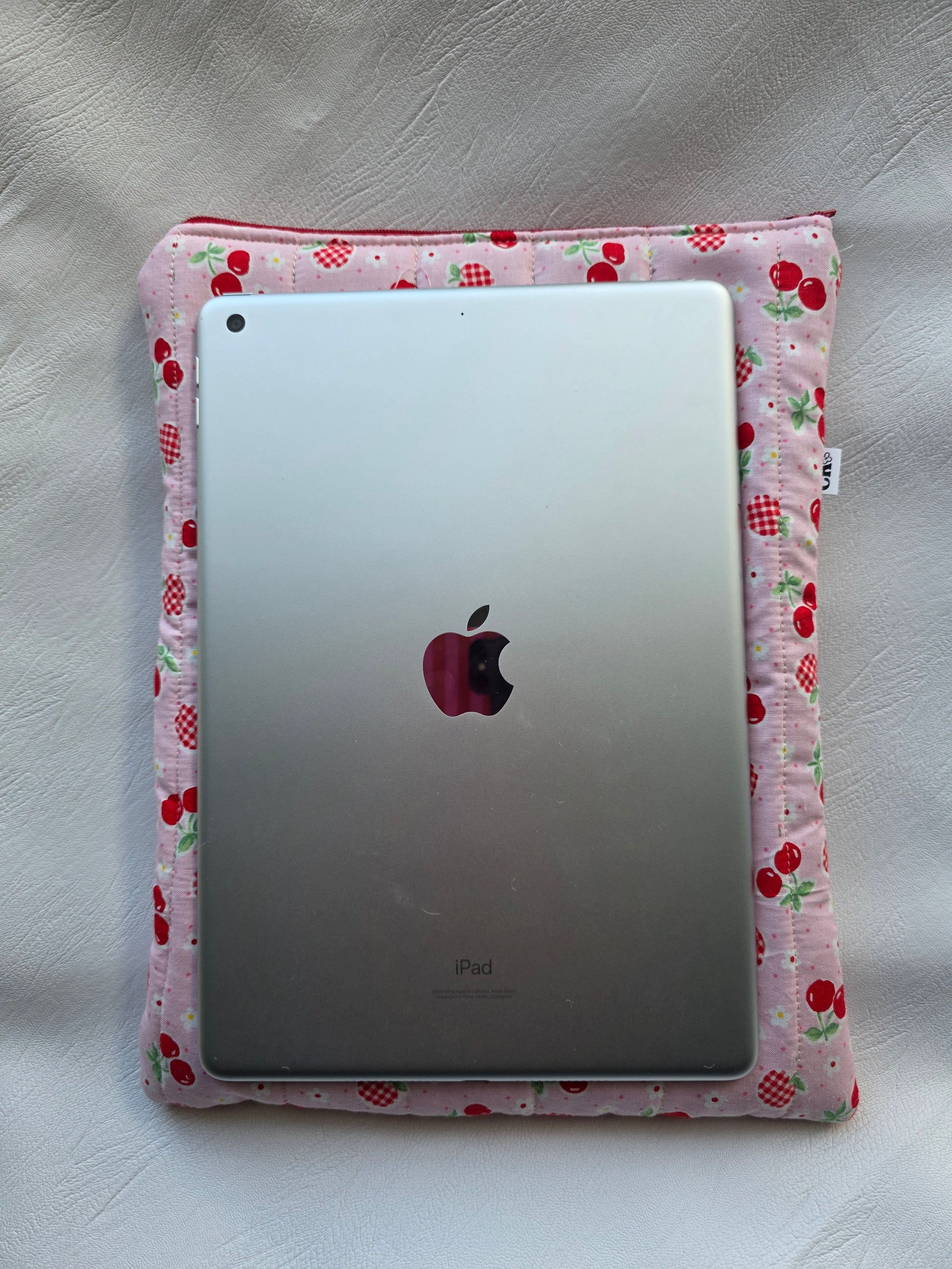 Ipad sleeve - Cherry