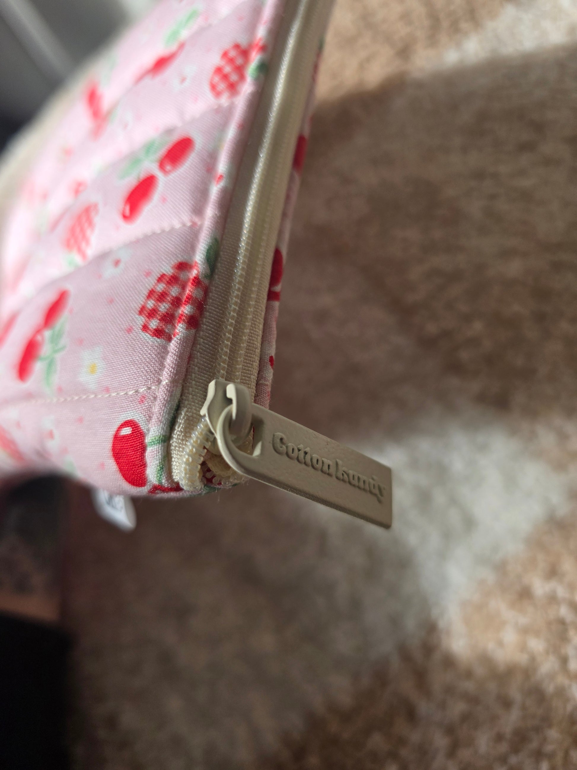 kindle pouch - Cherry