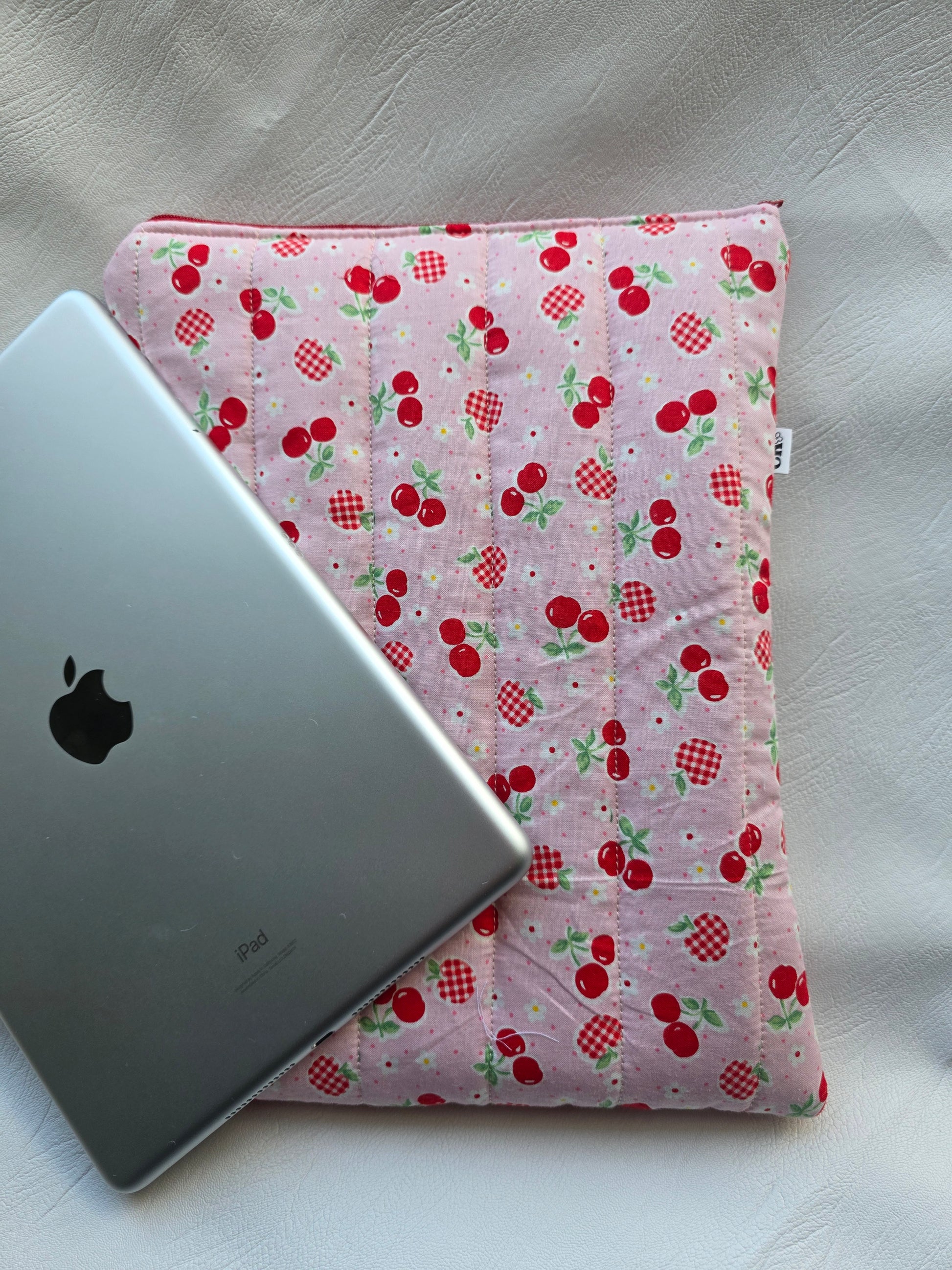 Ipad sleeve - Cherry