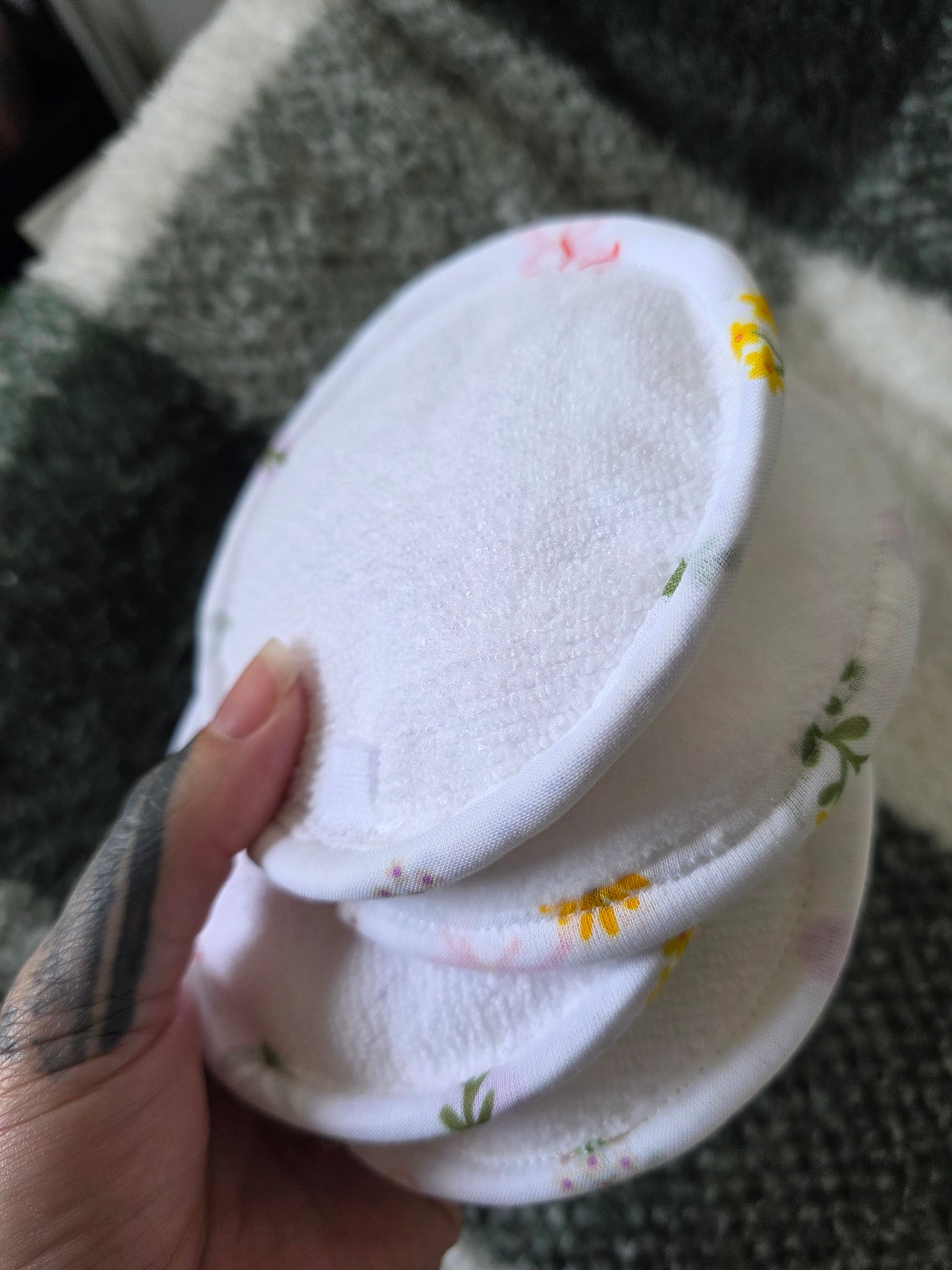 Reusable cleansing puffs