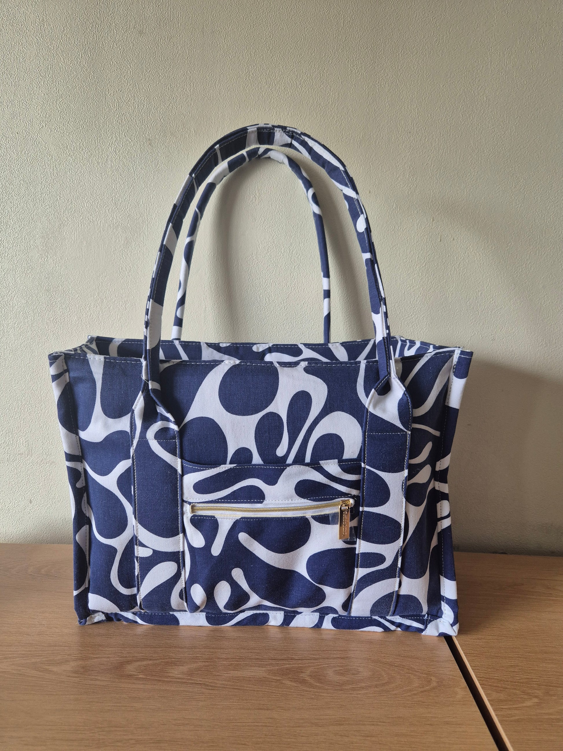 Square tote